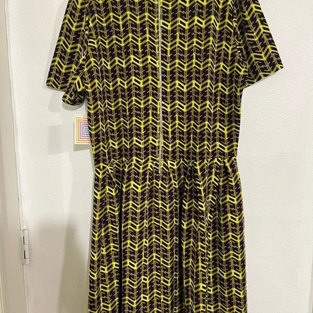 LulaRoe Patterned Women's plus size 3X middy Dress